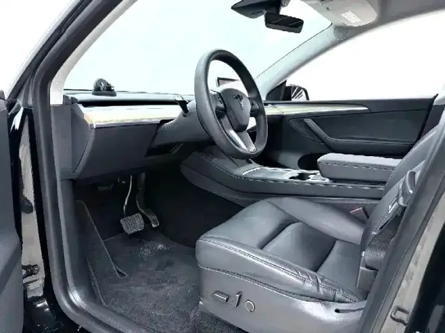 Tesla Model Y — Фото автомобиля 3