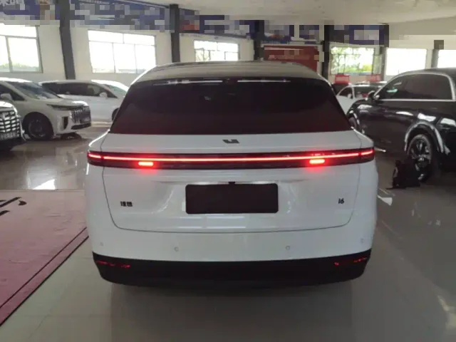 Li Auto i6 — Фото автомобиля 5