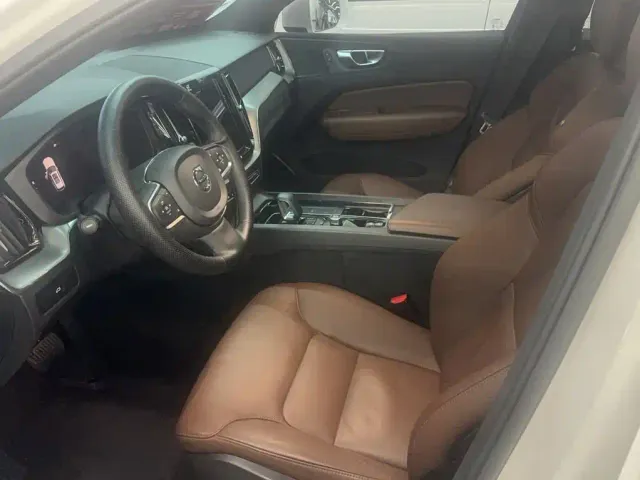 Volvo XC60 — Фото автомобиля 6