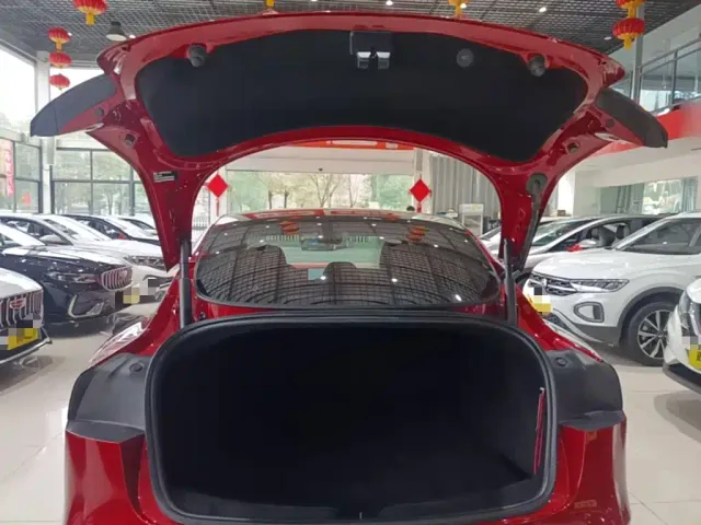 Tesla Model 3 — Фото автомобиля 18