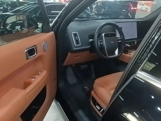 Li Auto L7 — Фото автомобиля 15