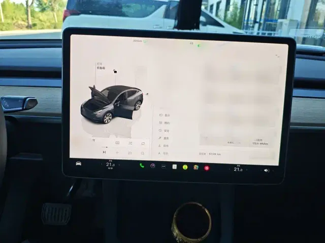 Tesla Model Y — Фото автомобиля 5
