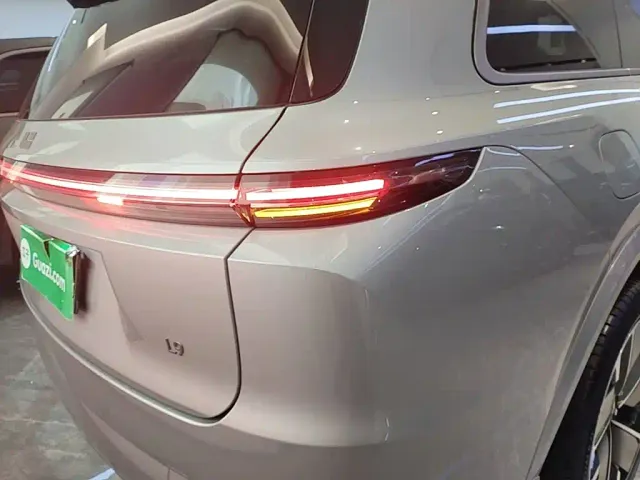 Li Auto L9 — Фото автомобиля 7