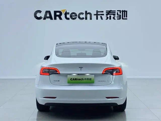 Tesla Model 3 — Фото автомобиля 4