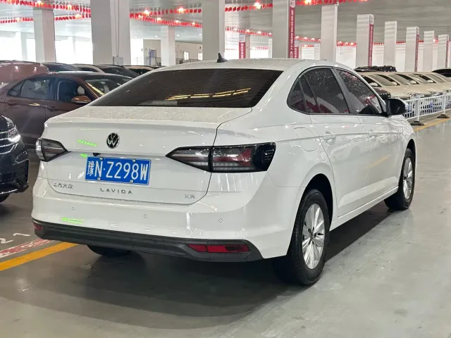 Volkswagen Lavida — Фото автомобиля 11