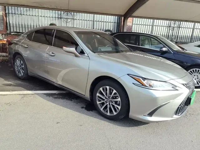 Lexus ES — Фото автомобиля 3