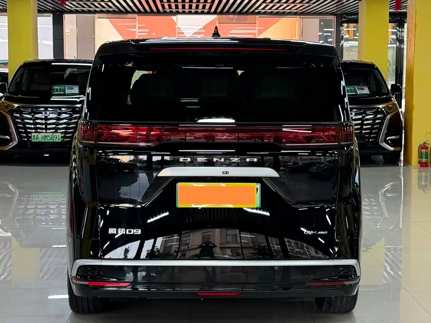 Denza Denza D9 2024 DM-i 980 AWD Prestige — Фото автомобиля 15