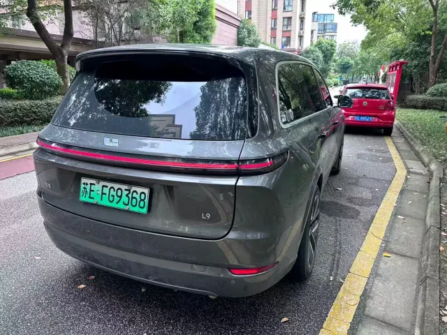 Li Auto L9 — Фото автомобиля 4