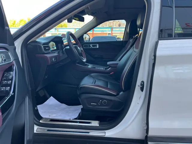 Ford Explorer — Фото автомобиля 7