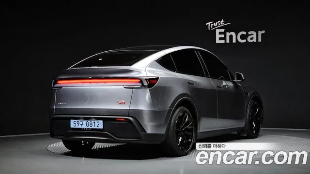 Tesla Model Y — Фото автомобиля 2