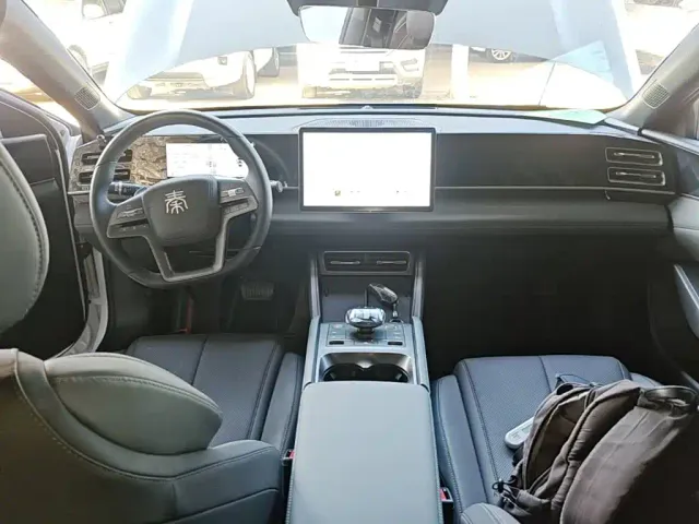 BYD Qin L — Фото автомобиля 9