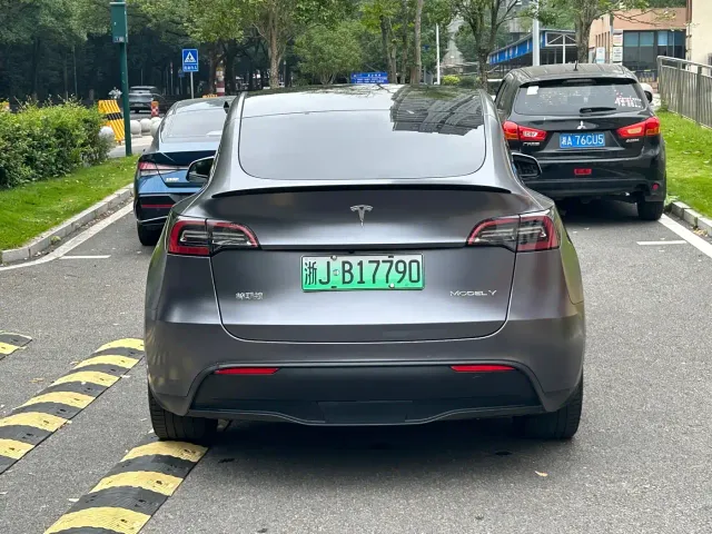 Tesla Model Y — Фото автомобиля 14