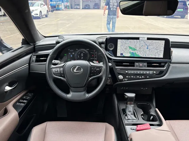 Lexus ES — Фото автомобиля 8