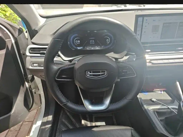 Geely Emgrand — Фото автомобиля 11