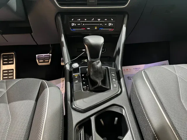 Volkswagen Tiguan L — Фото автомобиля 12