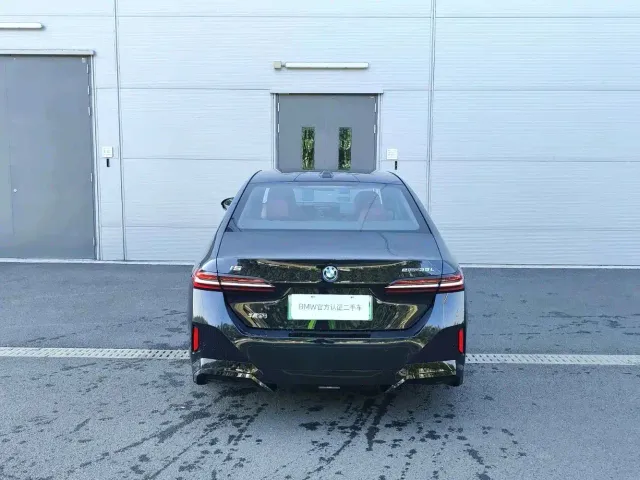 BMW i5 — Фото автомобиля 11