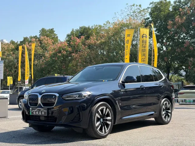 Фотография автомобиля — BMW iX3