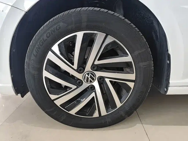 Volkswagen Lavida — Фото автомобиля 22