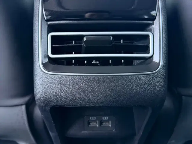 Exeed Exeed Windchaser 2022 Riding the Wind and Waves Edition 1.5T CVT Lucky Peanut Version — Фото автомобиля 11