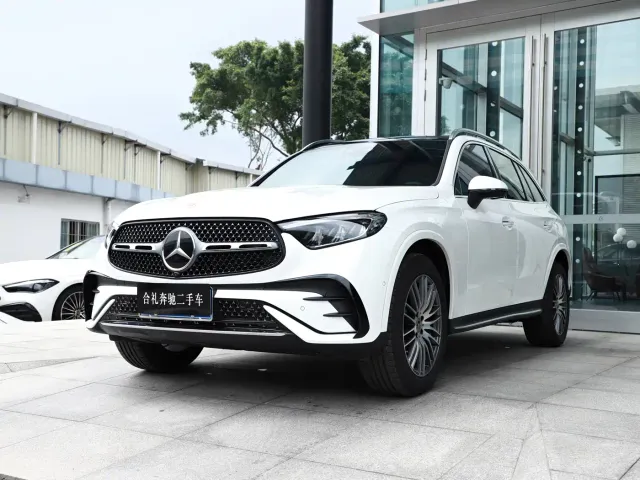 Фотография автомобиля — Mercedes-Benz GLC-Class