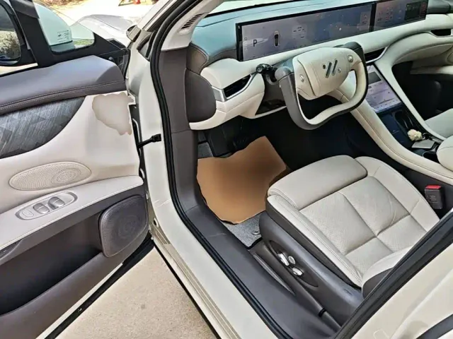 IM Motors LS6 — Фото автомобиля 15