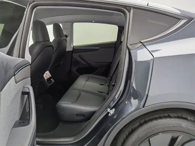 Tesla Model Y 2025 Rear-Wheel Drive — Фото автомобиля 15