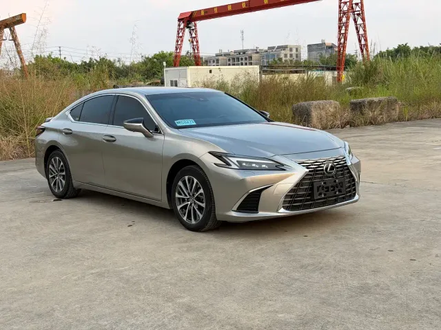 Lexus ES — Фото автомобиля 3