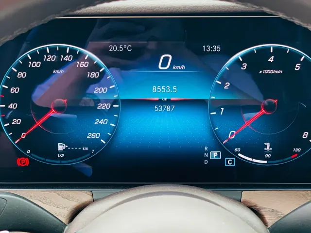 Mercedes-Benz E-Class — Фото автомобиля 26