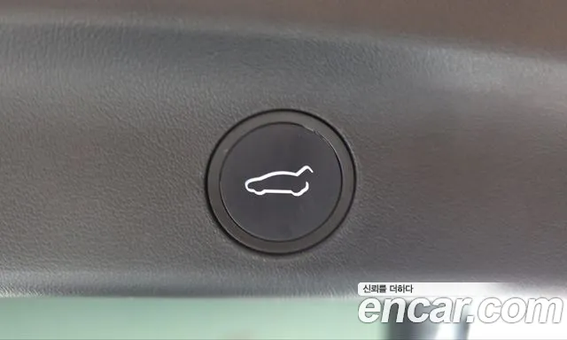 Tesla Model Y — Фото автомобиля 23