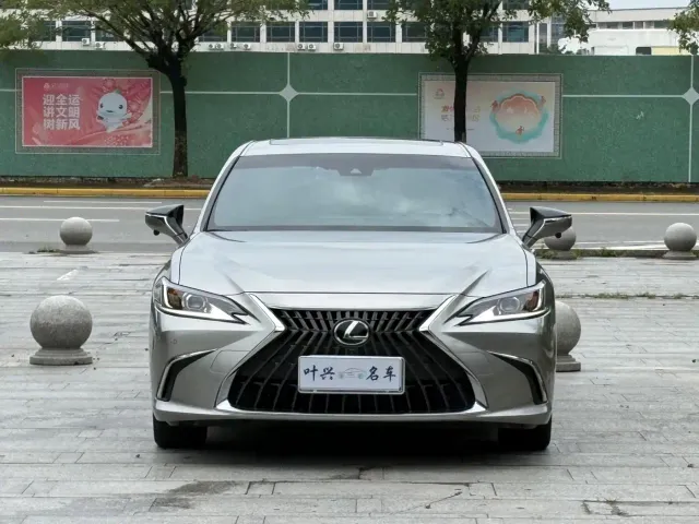 Lexus ES — Фото автомобиля 2