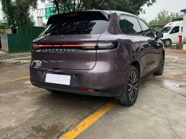 Leapmotor B10 — Фото автомобиля 3