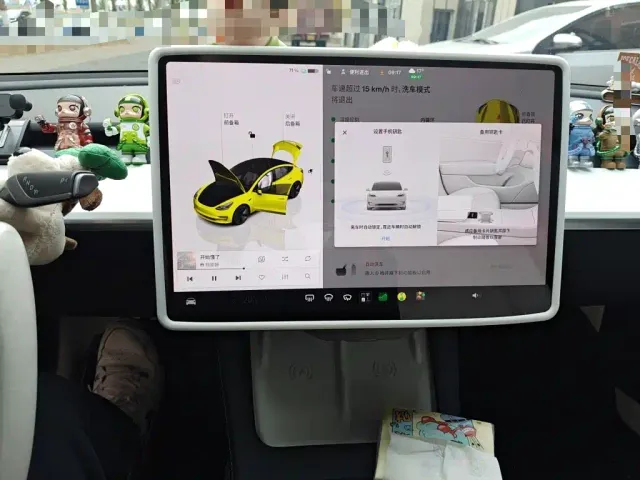 Tesla Model 3 — Фото автомобиля 12