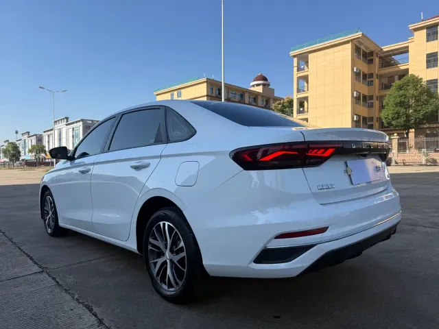 Geely Emgrand — Фото автомобиля 8