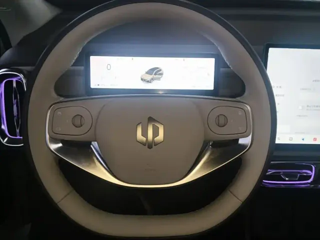 Leapmotor B10 — Фото автомобиля 10