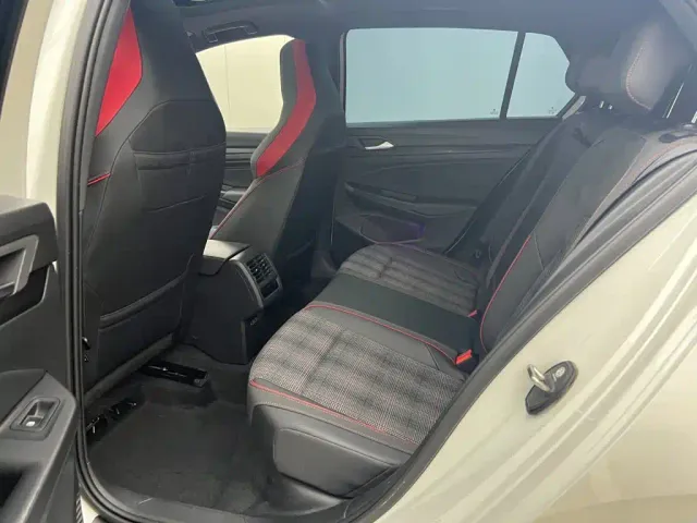Volkswagen Golf GTI — Фото автомобиля 10