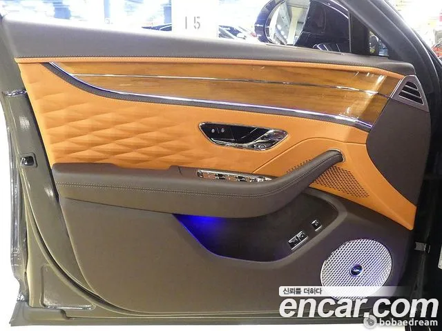 Bentley Flying Spur — Фото автомобиля 11