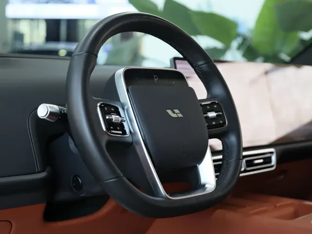 Li Auto L7 — Фото автомобиля 7