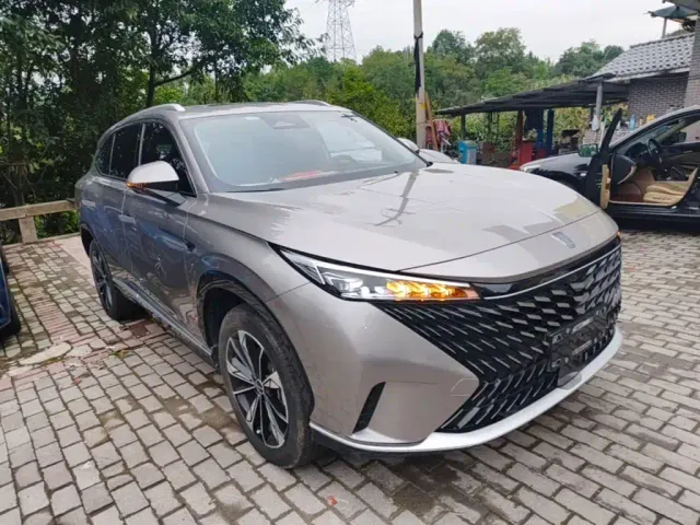 Roewe RX5 — Фото автомобиля 3