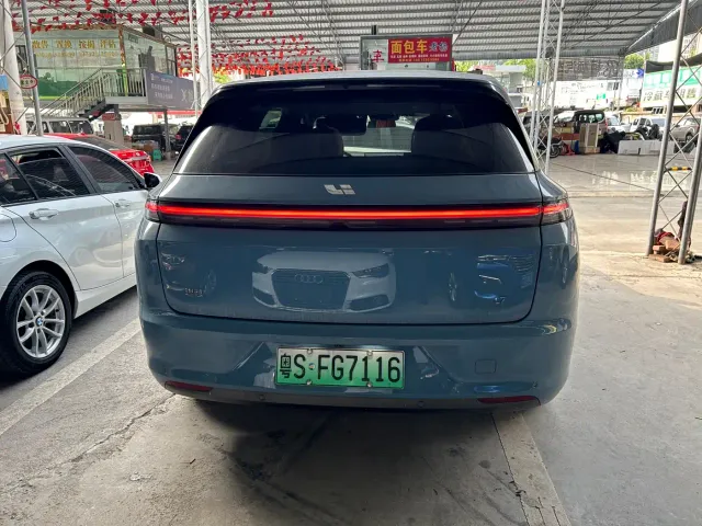 Li Auto L7 — Фото автомобиля 8
