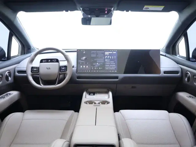 Li Auto i6 — Фото автомобиля 13