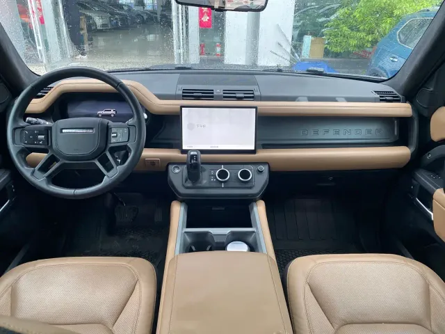 Land Rover Defender — Фото автомобиля 6