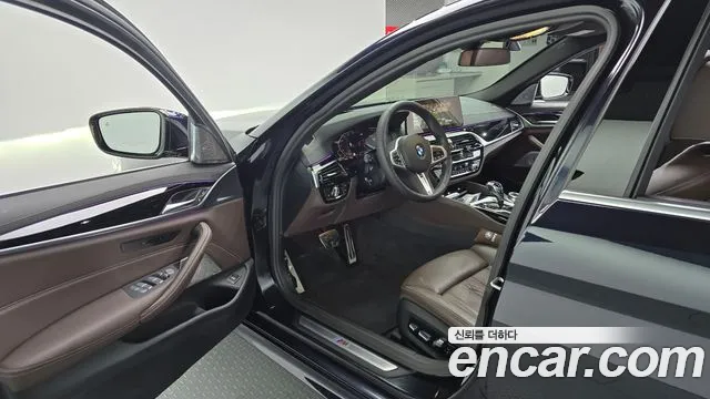 BMW 5 Series G30 — Фото автомобиля 15