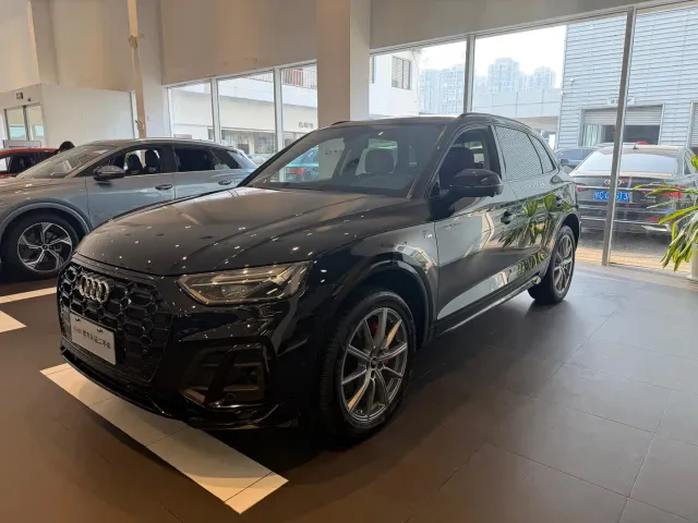Фотография автомобиля — Audi Q5L