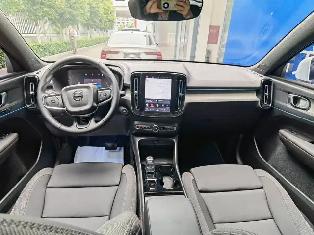 Volvo XC40 — Фото автомобиля 10