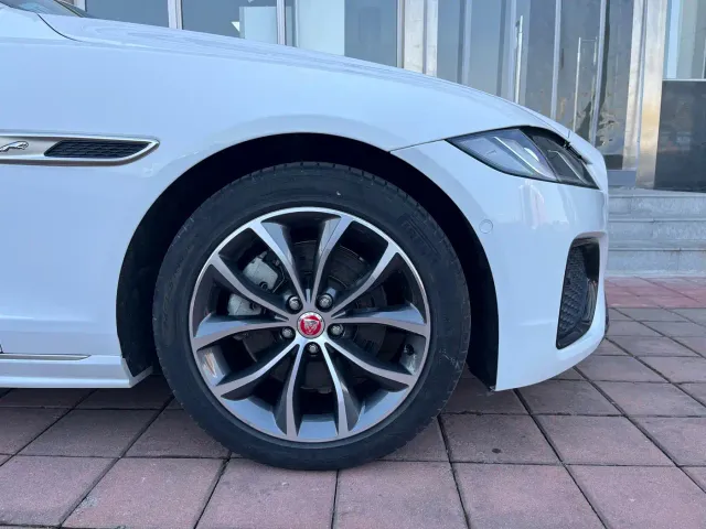 Jaguar XFL — Фото автомобиля 21