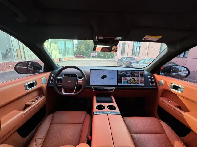 Li Auto L8 — Фото автомобиля 4