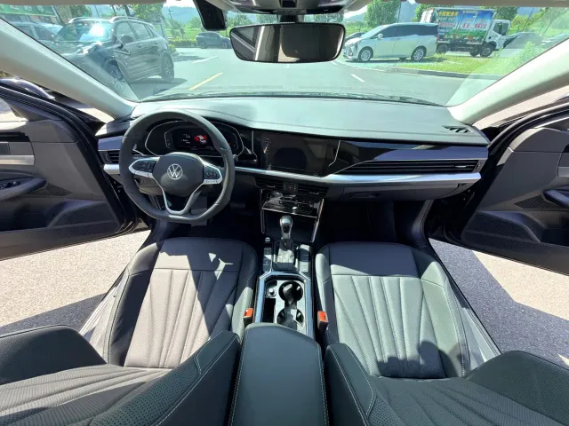 Volkswagen Passat — Фото автомобиля 16