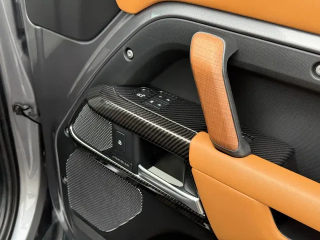 Land Rover Defender — Фото автомобиля 29