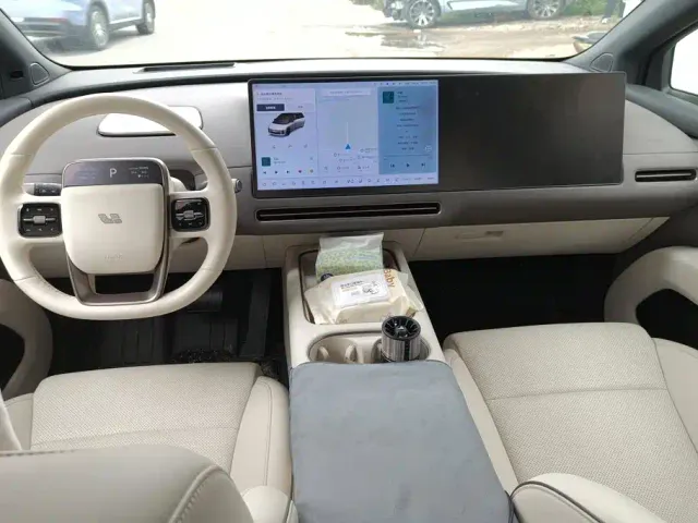 Li Auto i6 — Фото автомобиля 12