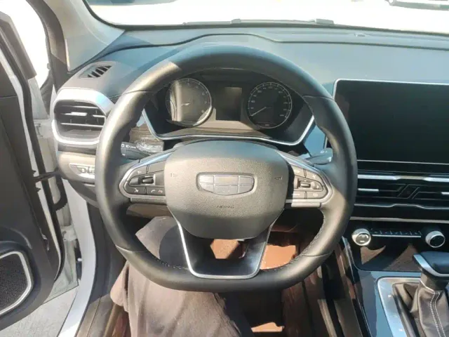 Geely Binyue — Фото автомобиля 10